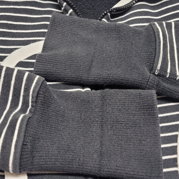 Lululemon Scuba Hoodie Jacket in Parallel Stripe Brisk Bloom Size 6 - Picture 16 of 16